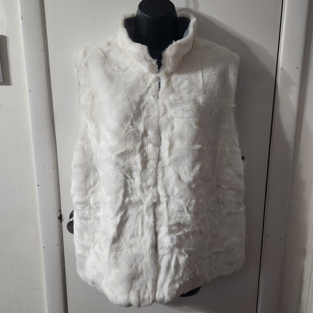 Kate Hill White Faux Fur Reversible Vest Size XL With Pockets